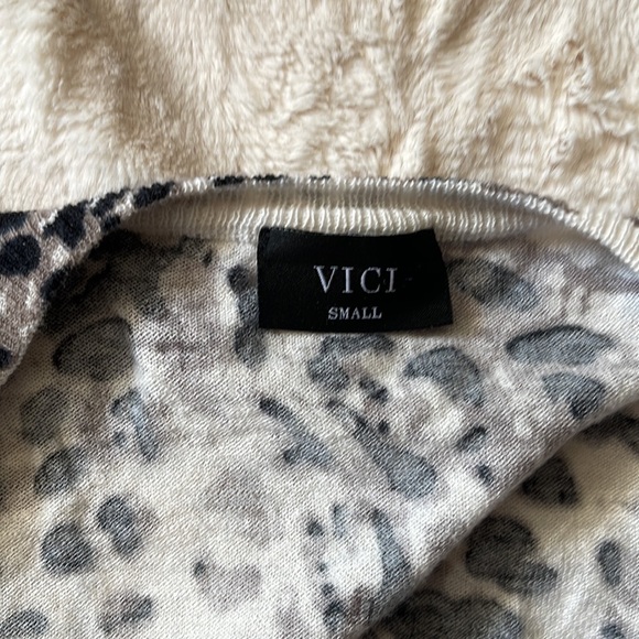 Vici Leopard Cardigan - Picture 2 of 3